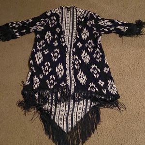 Black and white beautiful peice looks great with boots size med.